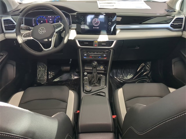 2025 Volkswagen Taos SEL photo 8
