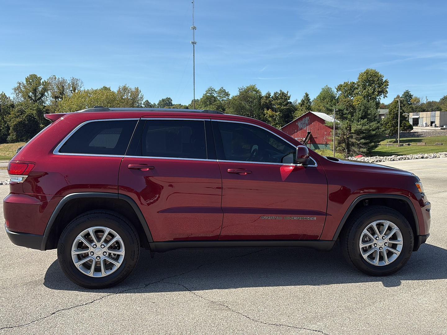 2021 Jeep Grand Cherokee Laredo E photo 3