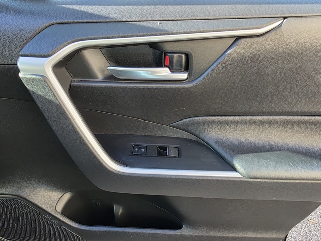 2022 Toyota RAV4 XLE photo 12