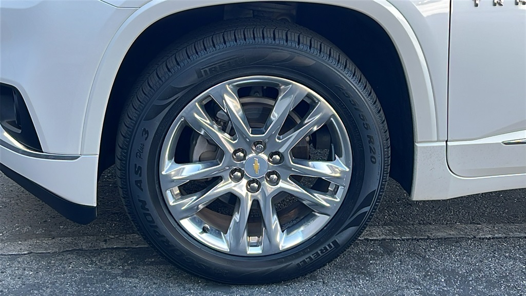 2020 Chevrolet Traverse High Country photo 2
