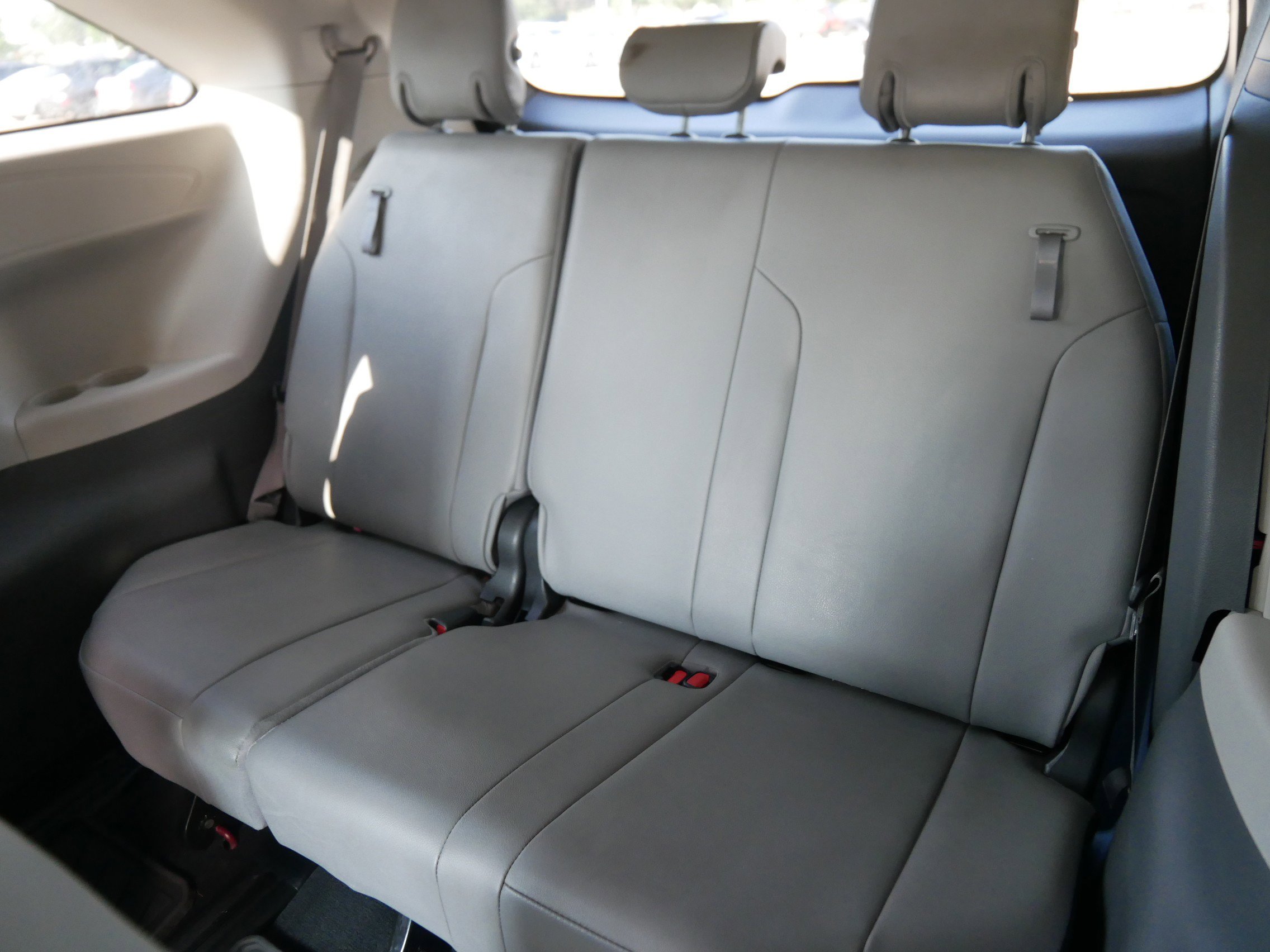 2022 Toyota Sienna XLE photo 12