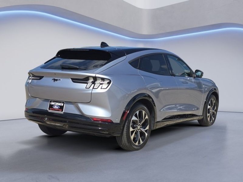 2022 Ford Mustang Mach-E Premium photo 3