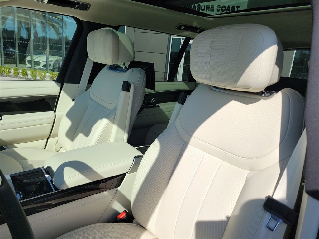 2025 Land Rover Range Rover Autobiography photo 24