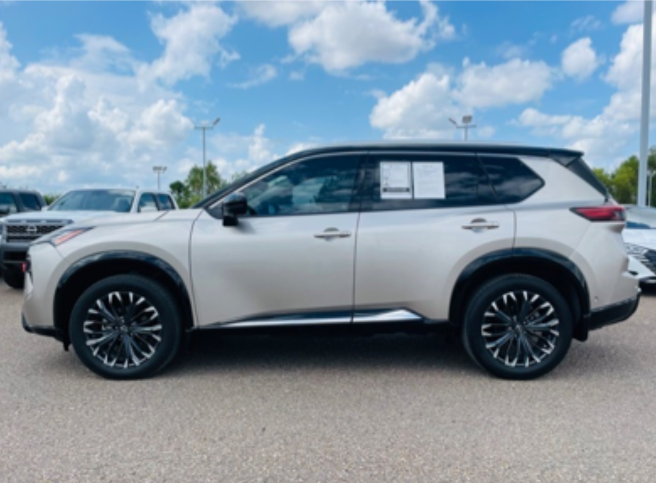 2024 Nissan Rogue Platinum photo 3