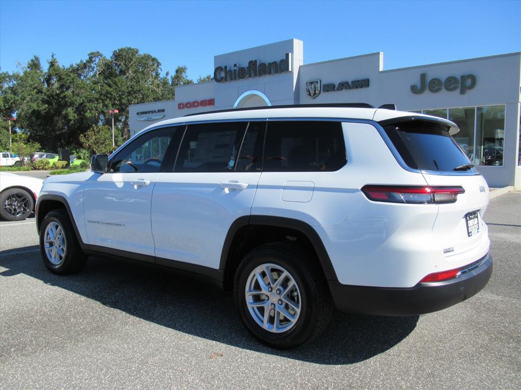 2025 Jeep Grand Cherokee Laredo X photo 3