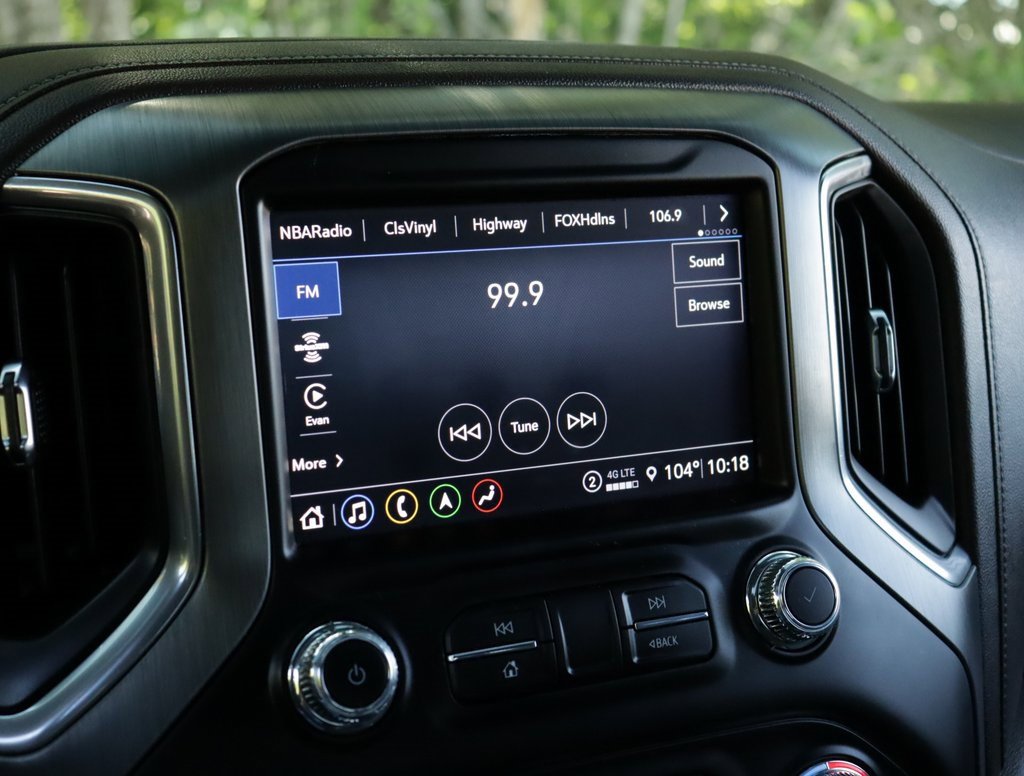 Used 2022 White Frost Tricoat GMC Denali image 13