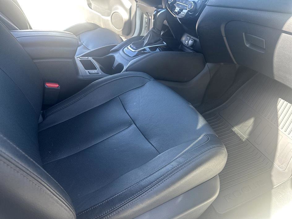 2017 Nissan Rogue SL photo 18