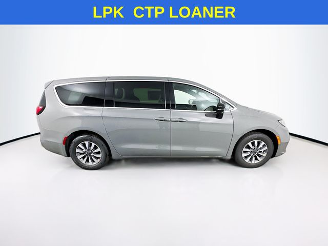 2025 Chrysler Pacifica Hybrid photo 8