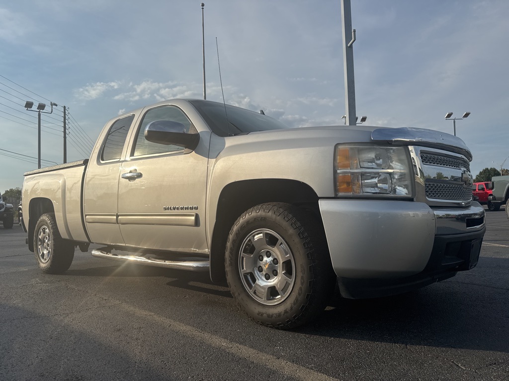 2010 Chevrolet Silverado 1500 LT photo 2