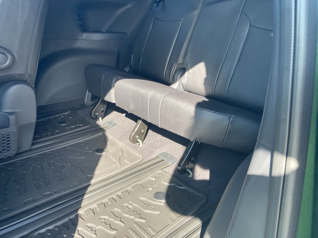 2025 Toyota Sienna Woodland Edition photo 31