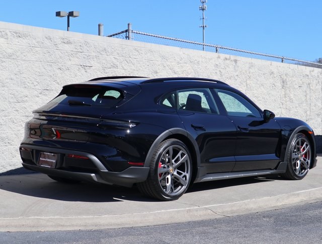 2024 Porsche Taycan Cross Turismo 4S photo 4