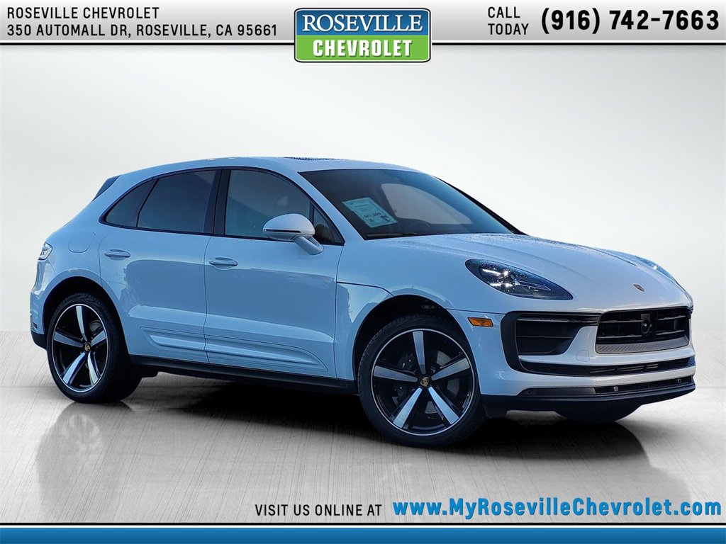 2025 Porsche Macan's photo