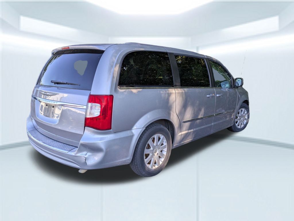 2016 Chrysler Town & Country Touring photo 4