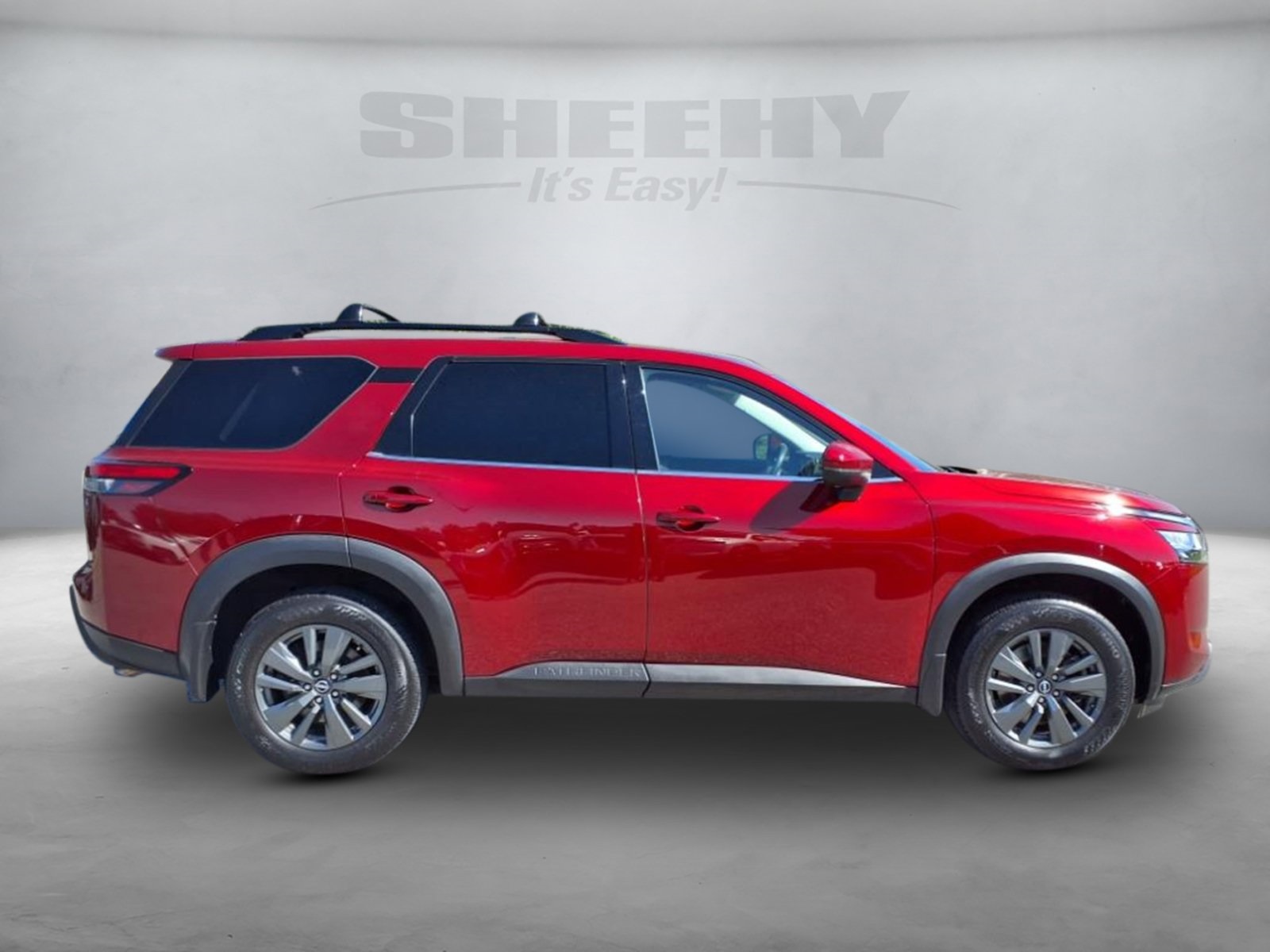 2022 Nissan Pathfinder SV photo 3