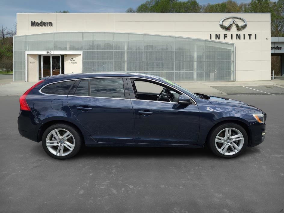 2015 Volvo V60 T5 Drive-E Platinum photo 3