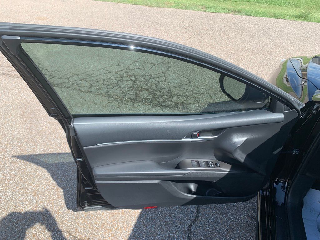 2023 Toyota Camry SE photo 8