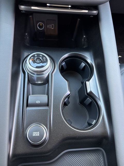 2025 Ford Explorer photo 31