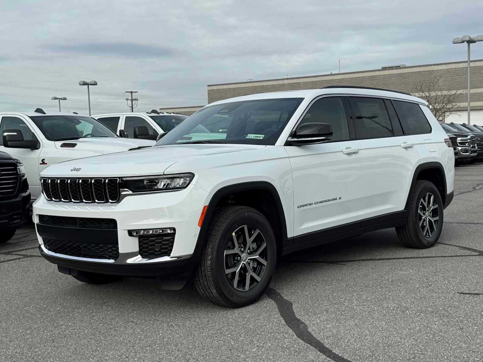 2025 Jeep Grand Cherokee L Limited's photo