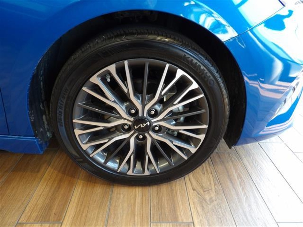 2023 Kia Forte GT-Line photo 4