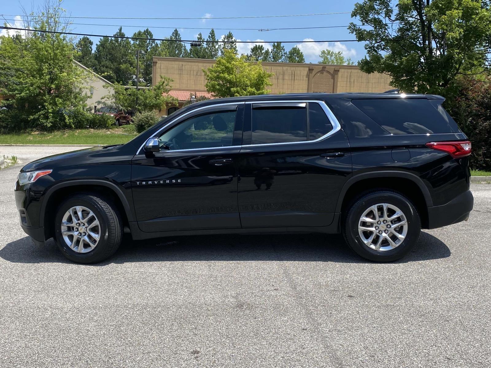 2020 Chevrolet Traverse LS photo 2