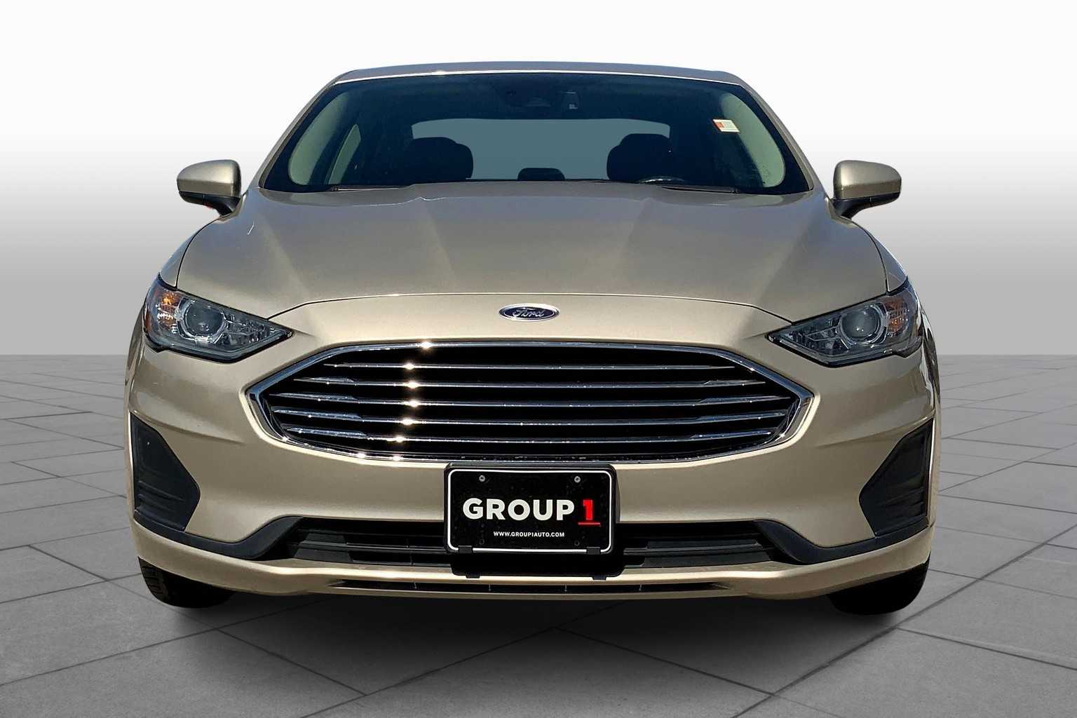 2019 Ford Fusion Hybrid SE photo 2