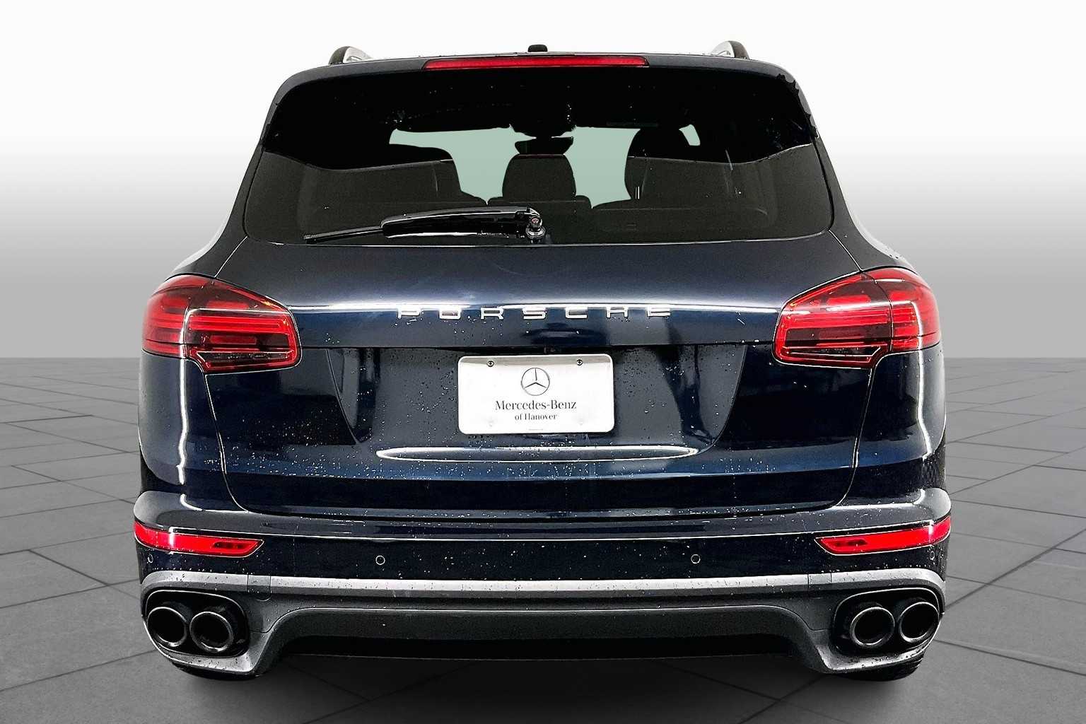 2016 Porsche Cayenne S E-Hybrid photo 3