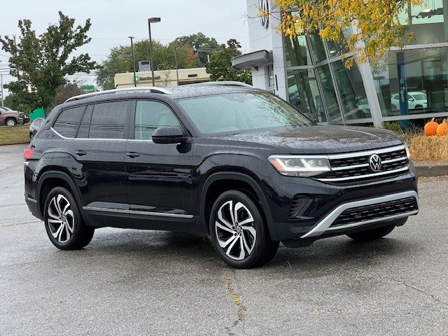 2023 Volkswagen Atlas SEL photo 3