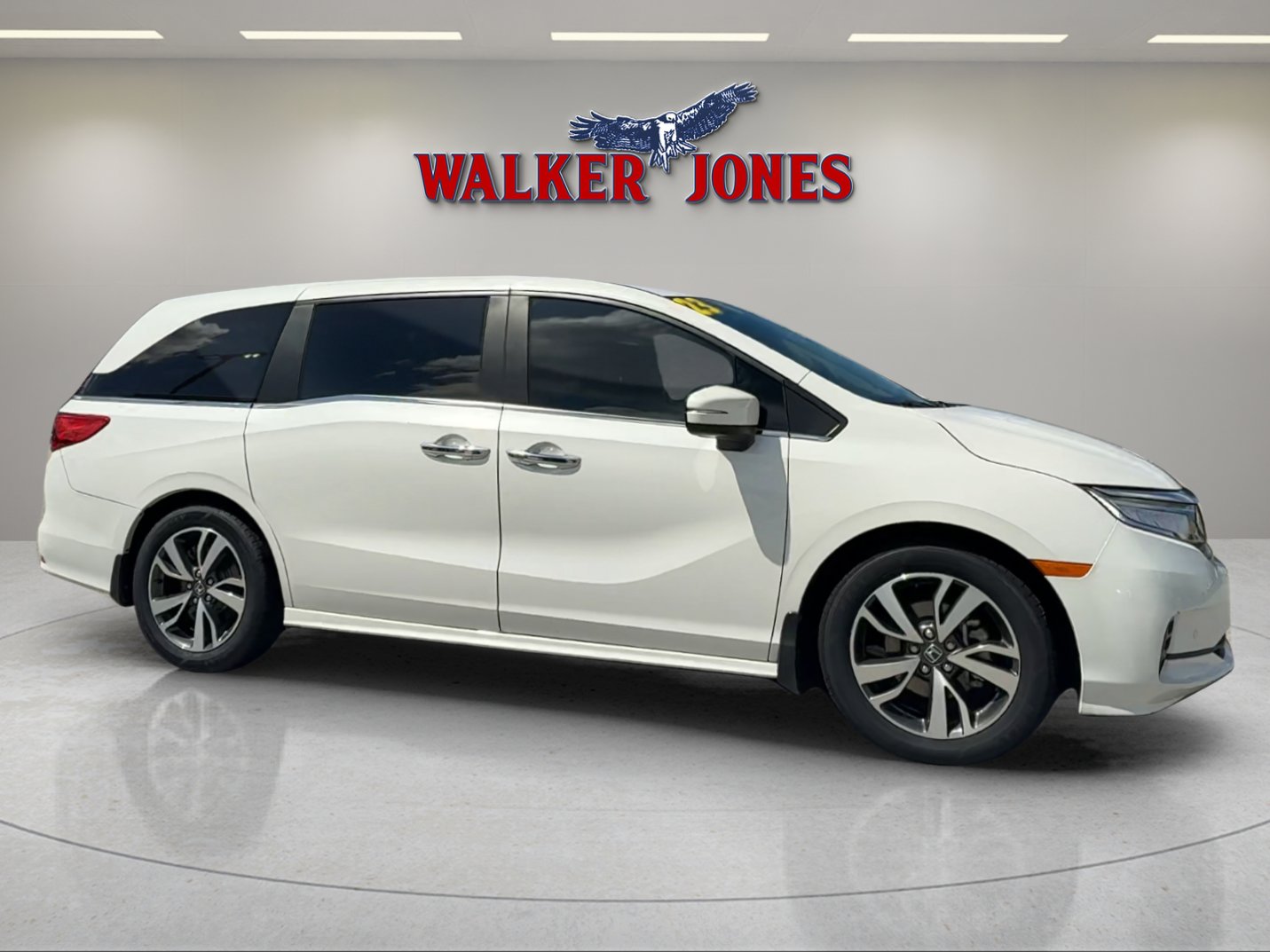 2023 Honda Odyssey Touring photo 2