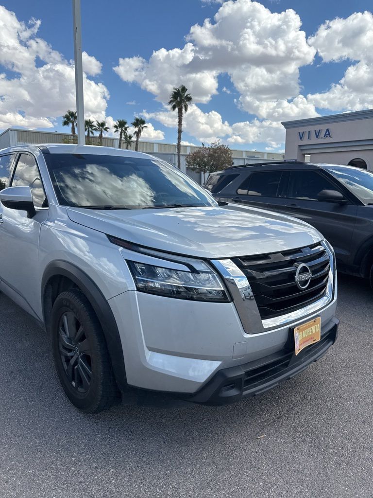 2022 Nissan Pathfinder S photo 17