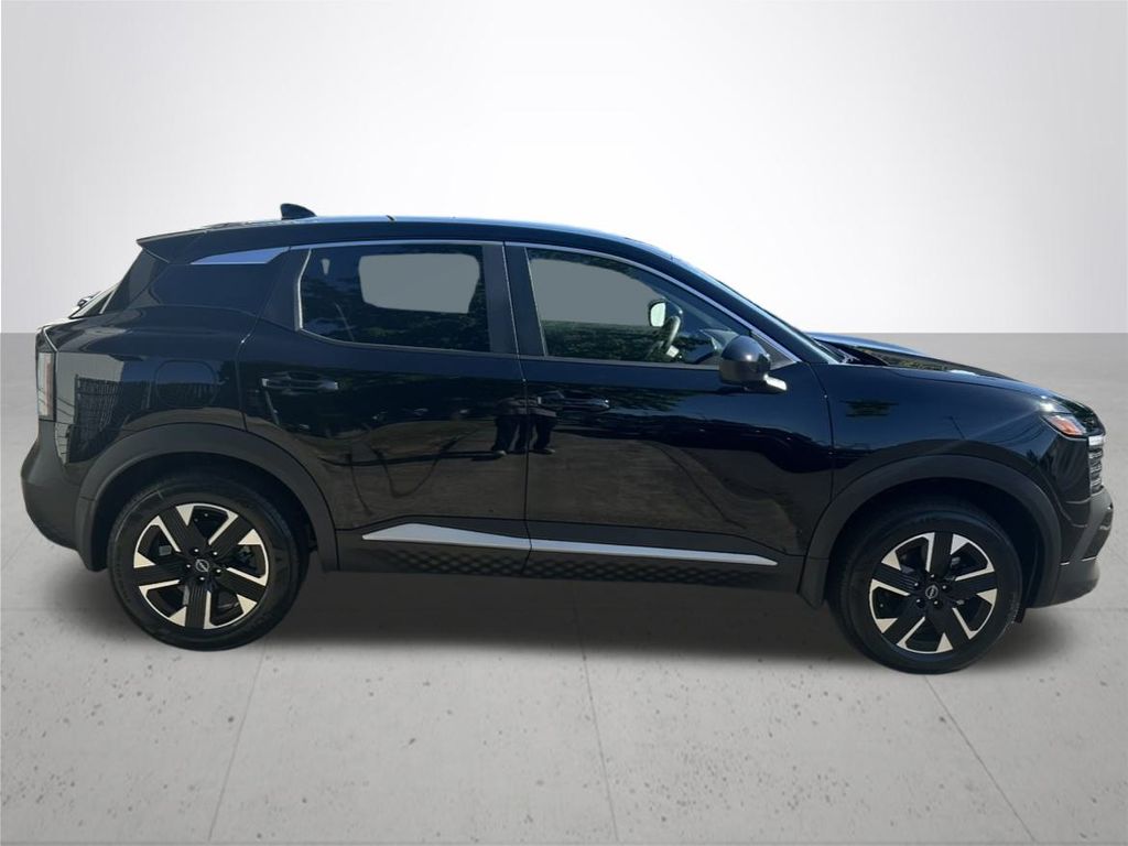 2025 Nissan Kicks SV photo 6