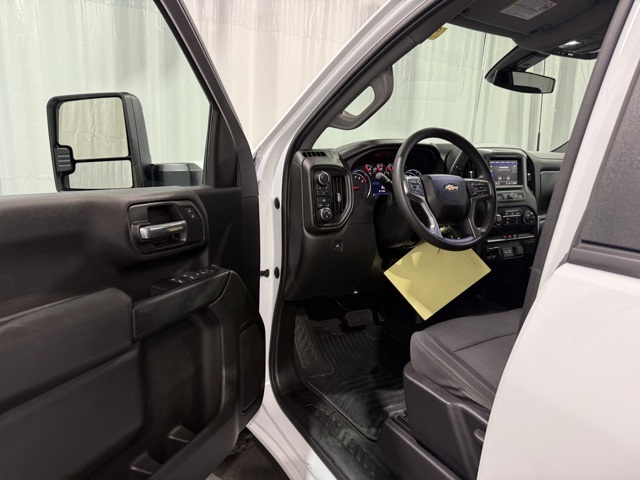 2022 Chevrolet Silverado 2500HD Custom photo 3