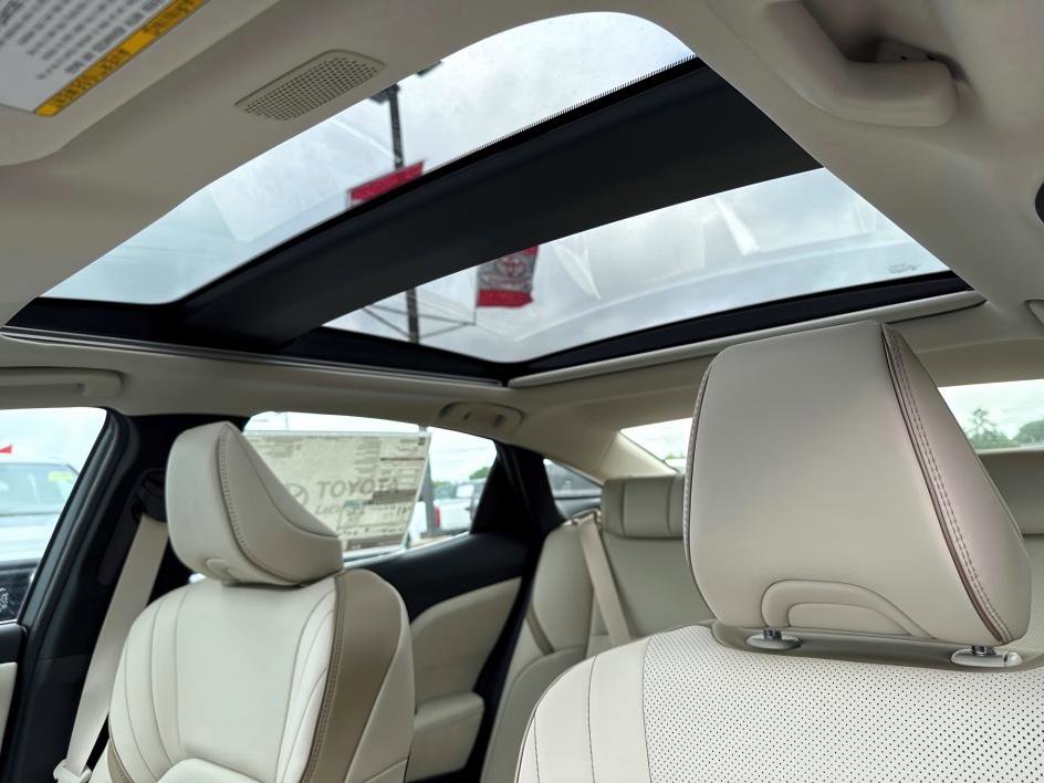 2026 Toyota Crown Limited photo 8
