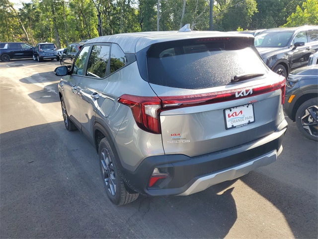 2025 Kia Seltos LX photo 4