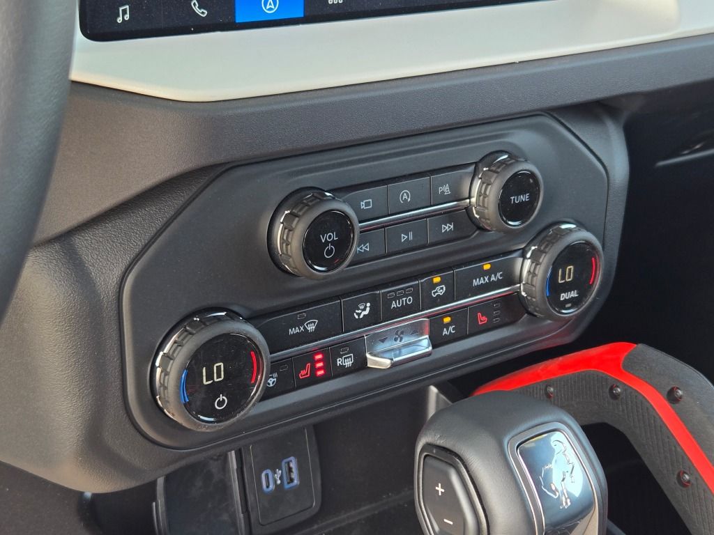 2025 Ford Bronco First Edition photo 21