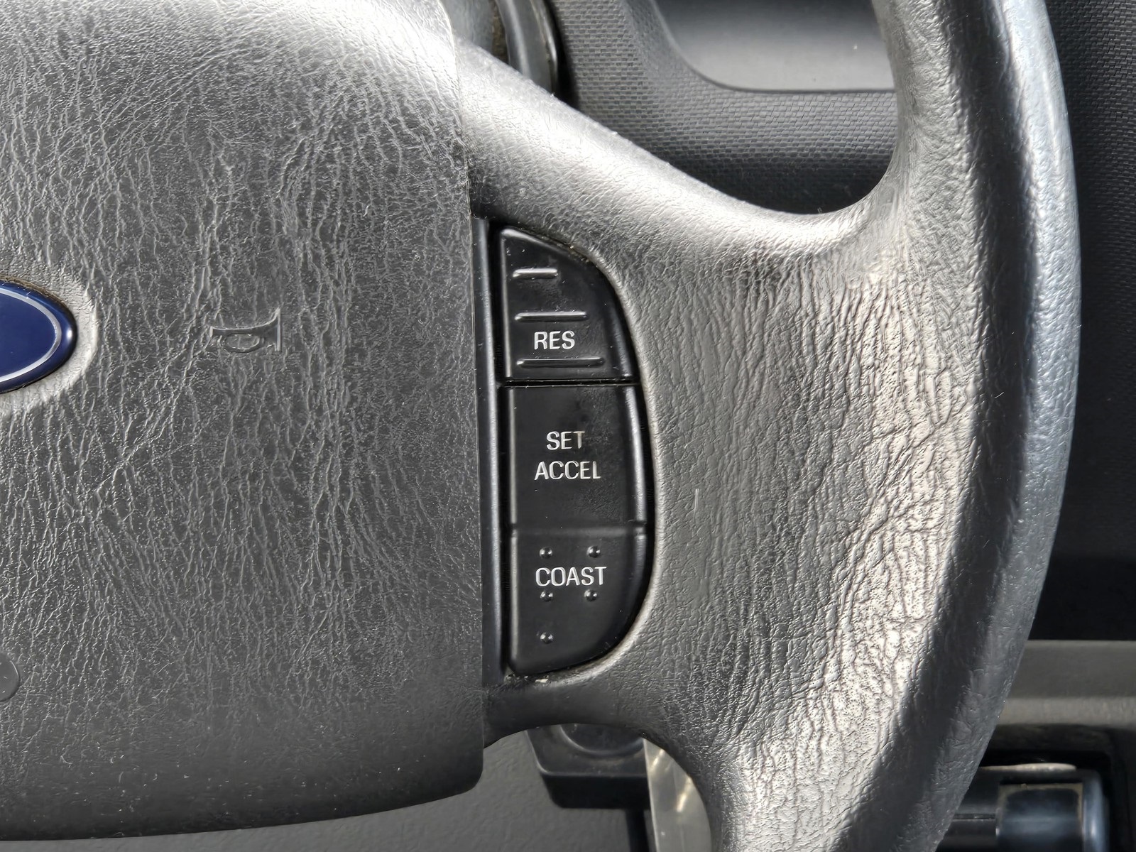 2012 Ford E-250 Cargo photo 16