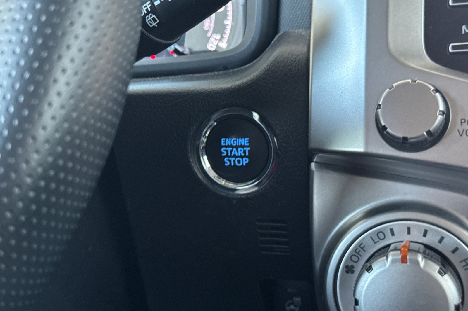 2024 Toyota 4Runner SR5 Premium photo 25