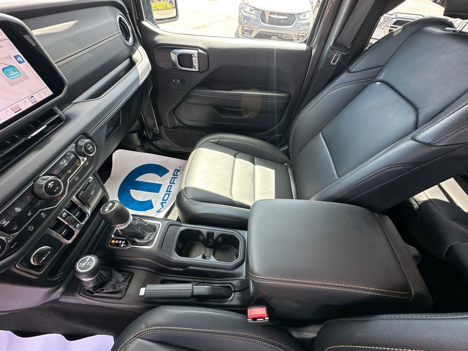 2025 Jeep Wrangler Sahara photo 24