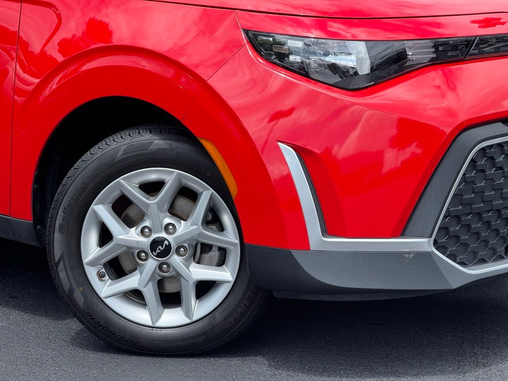 2023 Kia Soul LX photo 3