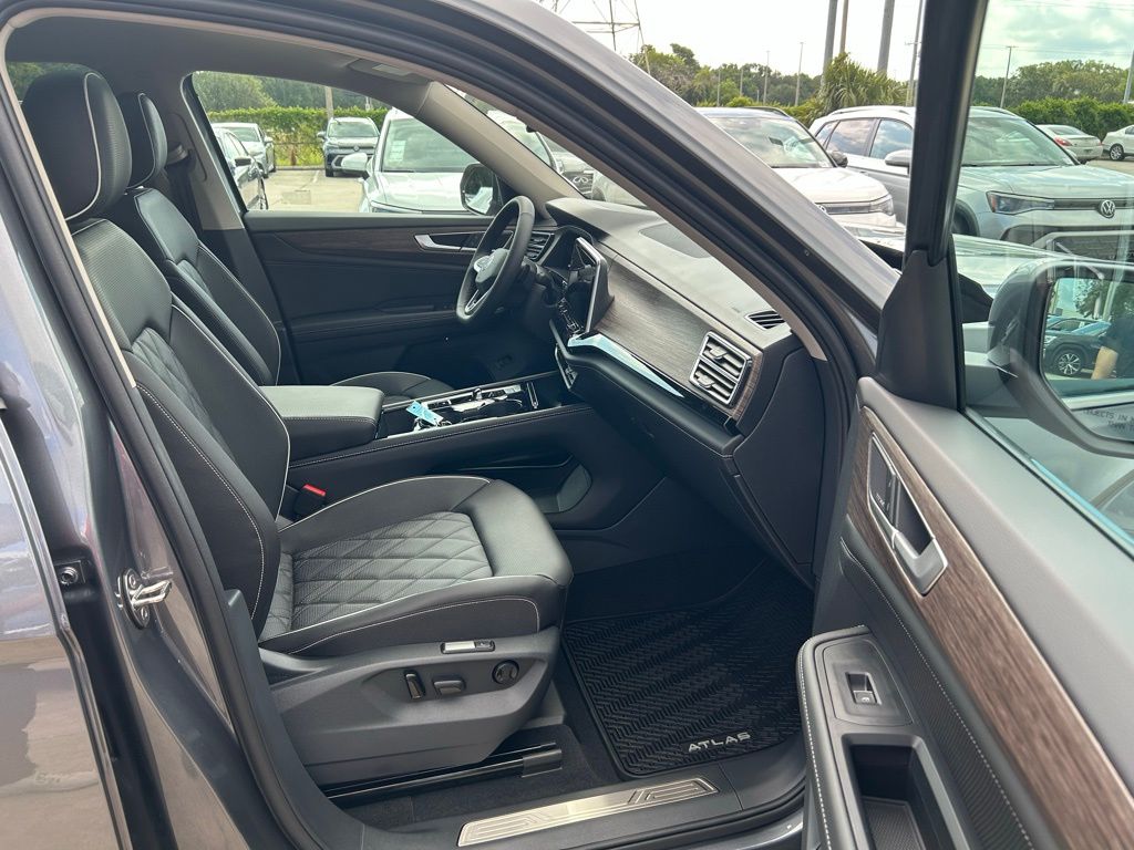 2025 Volkswagen Atlas SEL Premium R-Line photo 27