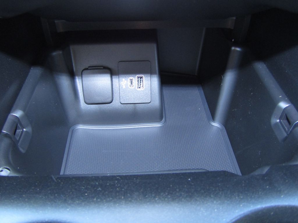 2025 Ford Explorer photo 22