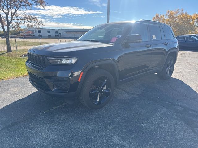 2024 Jeep Grand Cherokee Altitude X photo 2