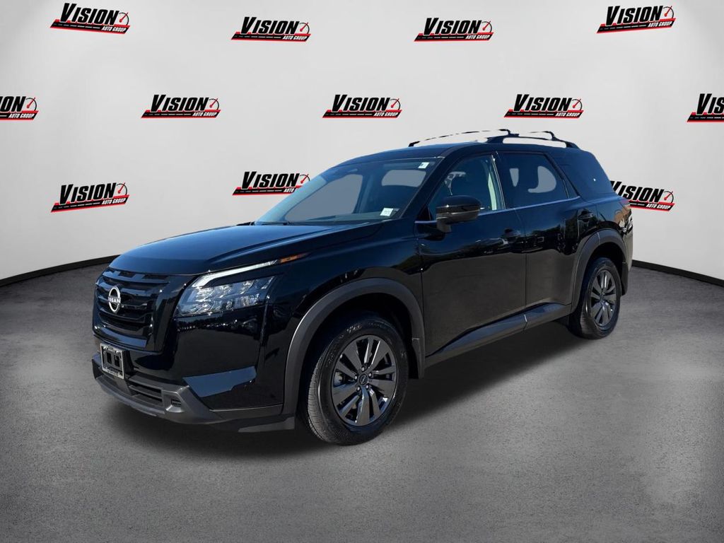 2025 Nissan Pathfinder SV's photo
