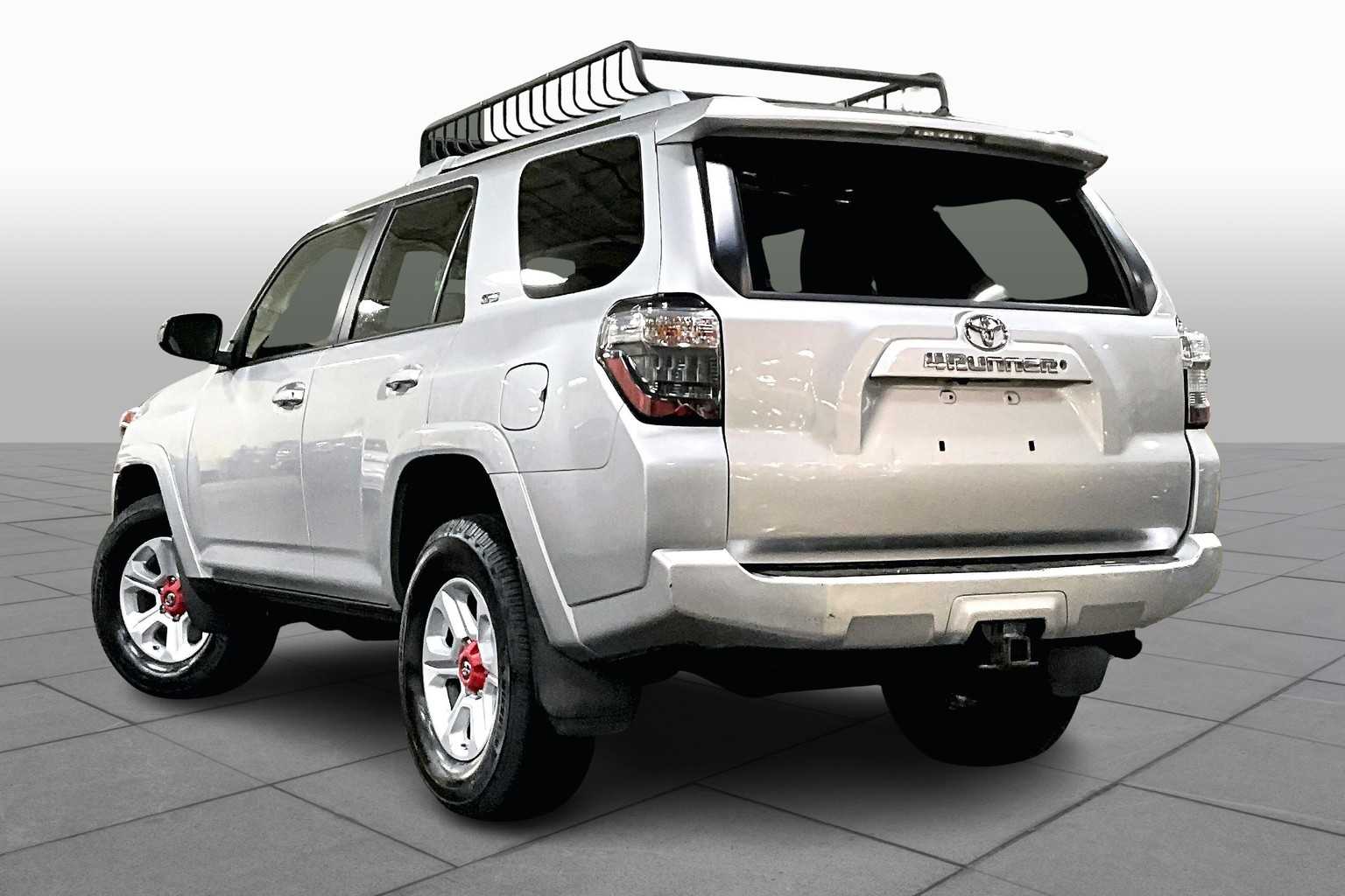 2018 Toyota 4Runner SR5 photo 11