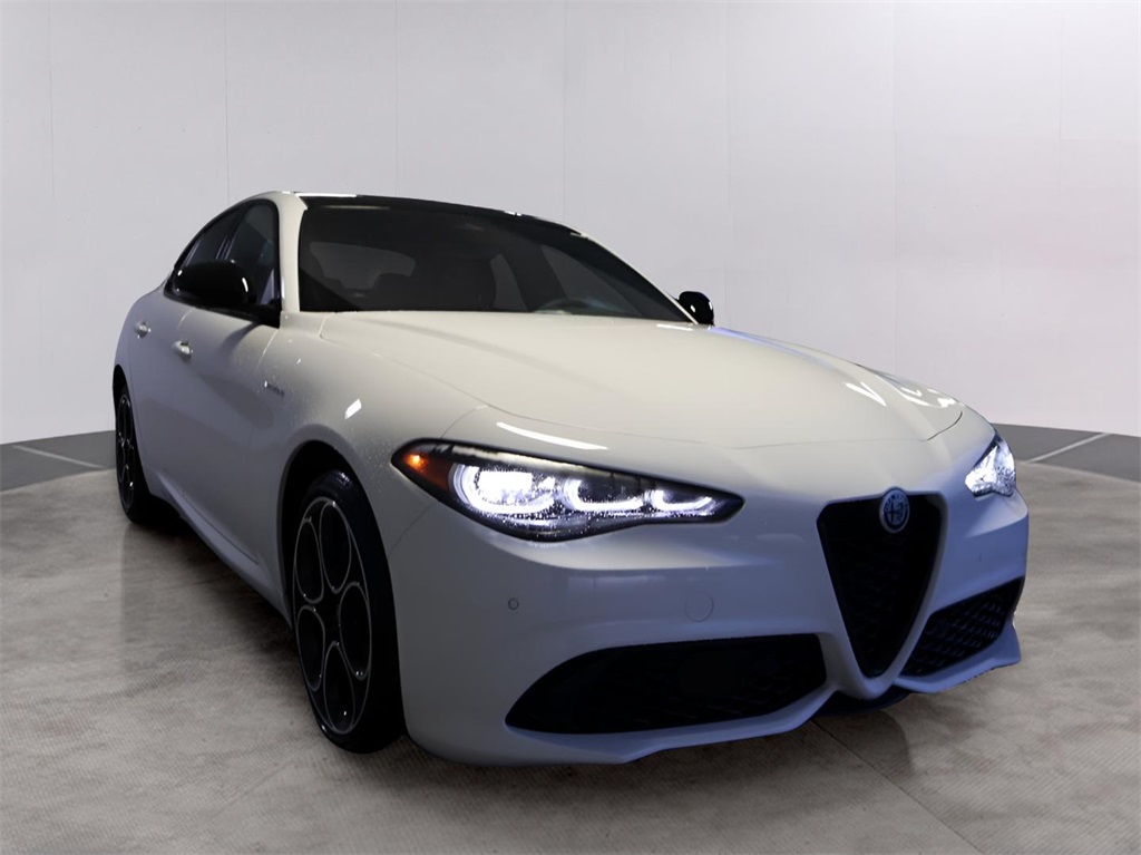 2025 Alfa Romeo Giulia Base photo 3