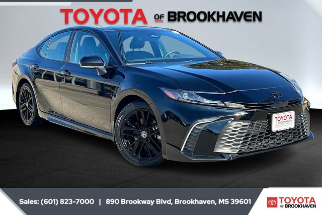 2025 Toyota Camry SE's photo