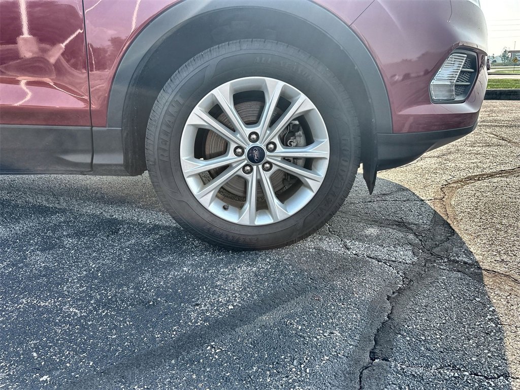 2019 Ford Escape SEL photo 17