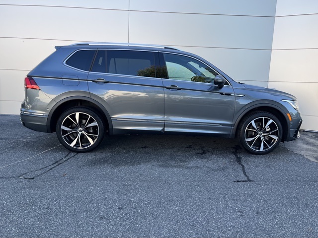 2024 Volkswagen Tiguan SEL R-Line Black photo 25
