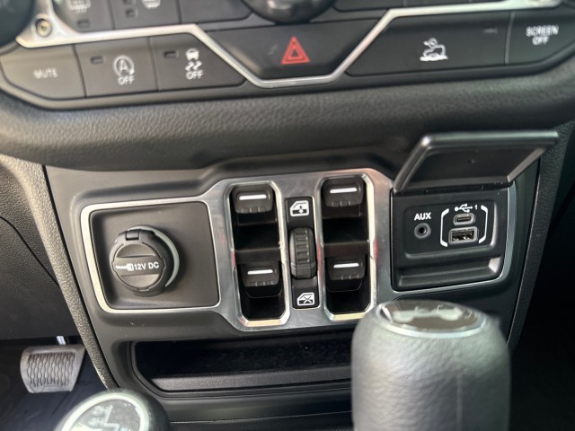2025 Jeep Wrangler Sport S photo 9