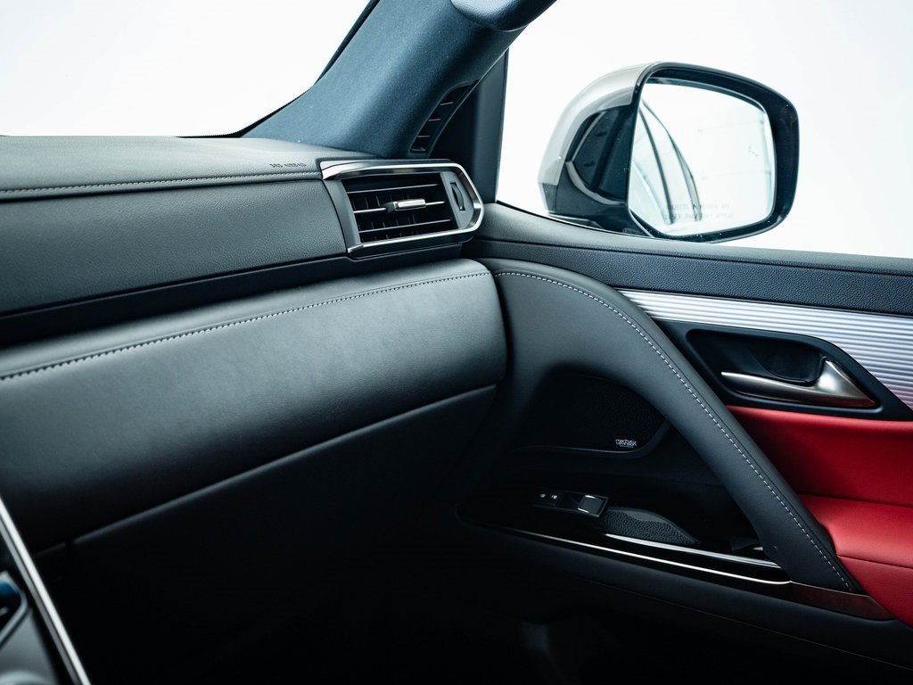 2022 Lexus LX 600 F SPORT photo 36
