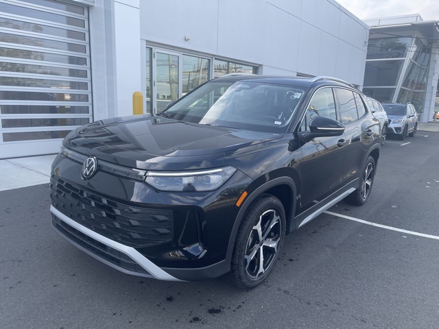 2025 Volkswagen Tiguan SE photo 3